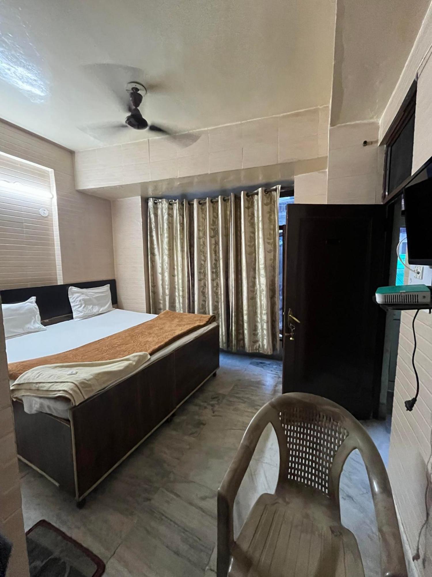 Hotel Raj Golden & Restaurant Pālampur 外观 照片