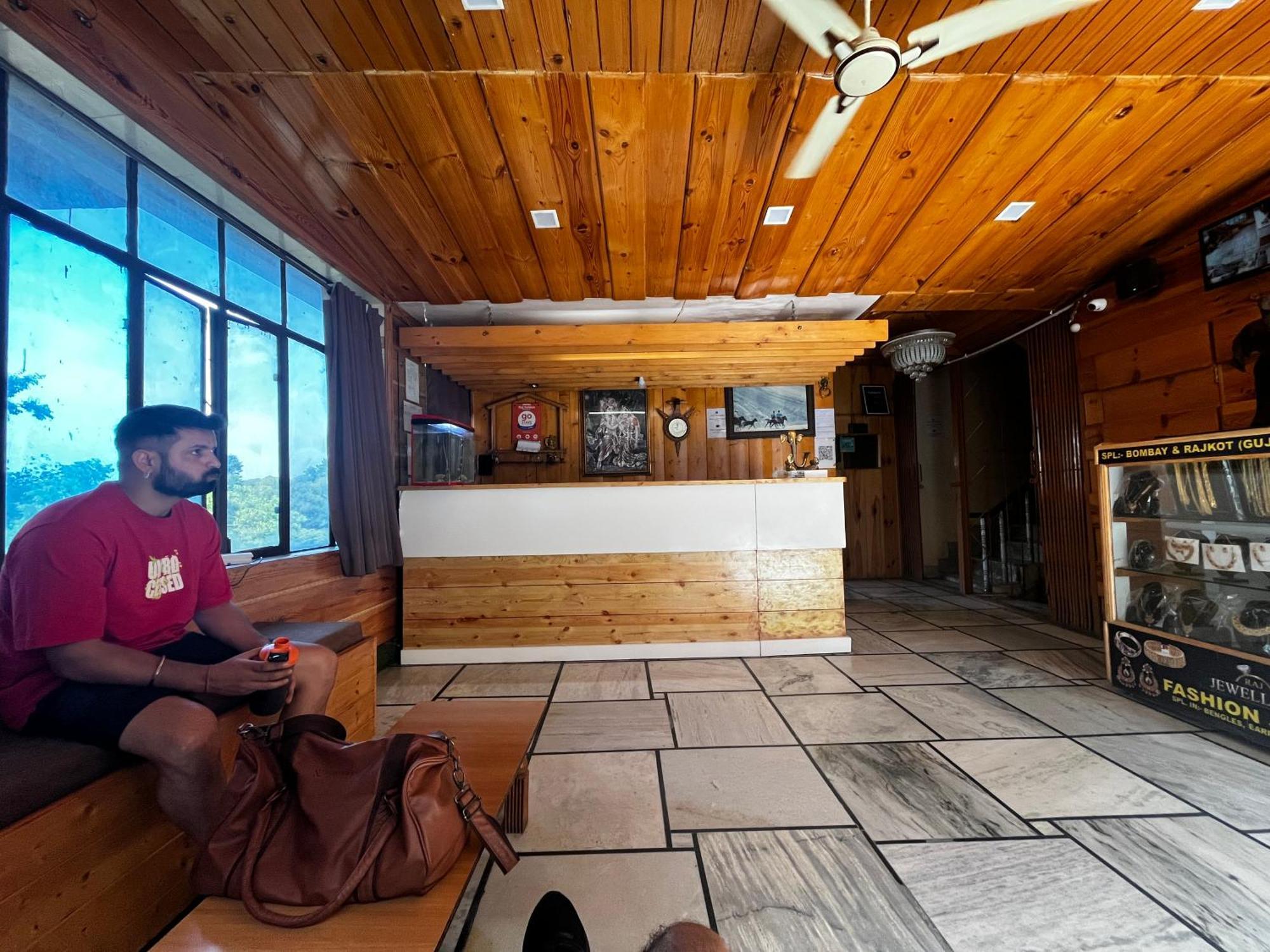 Hotel Raj Golden & Restaurant Pālampur 外观 照片
